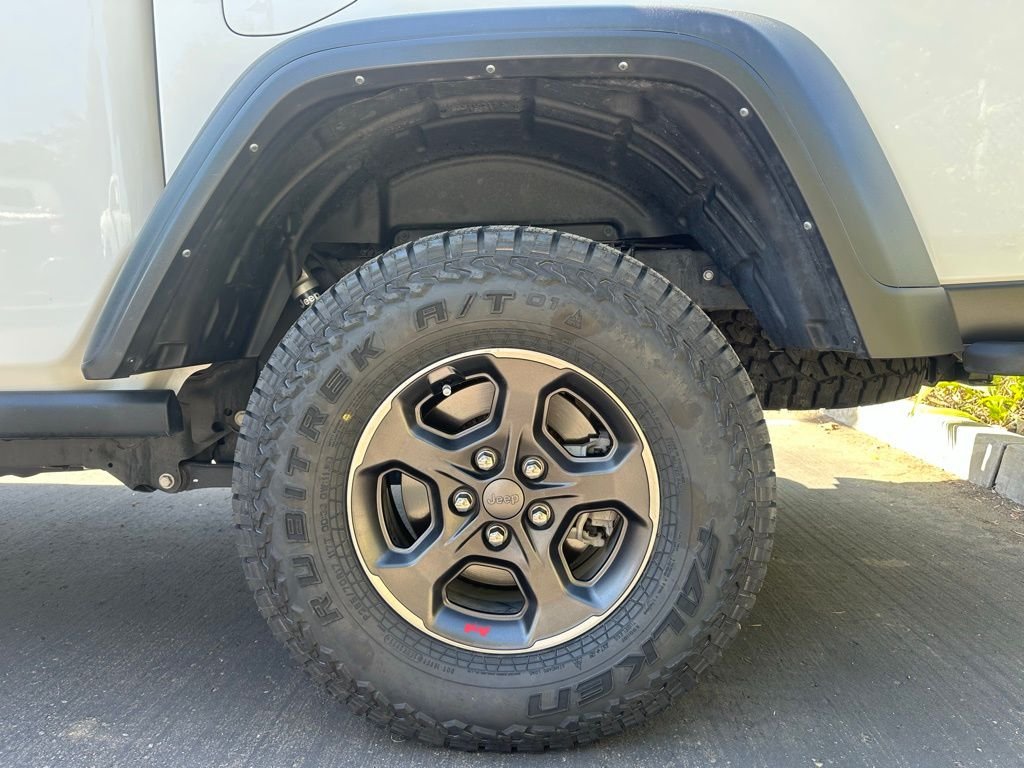 Certified Used 2022 White Jeep Rubicon image 15