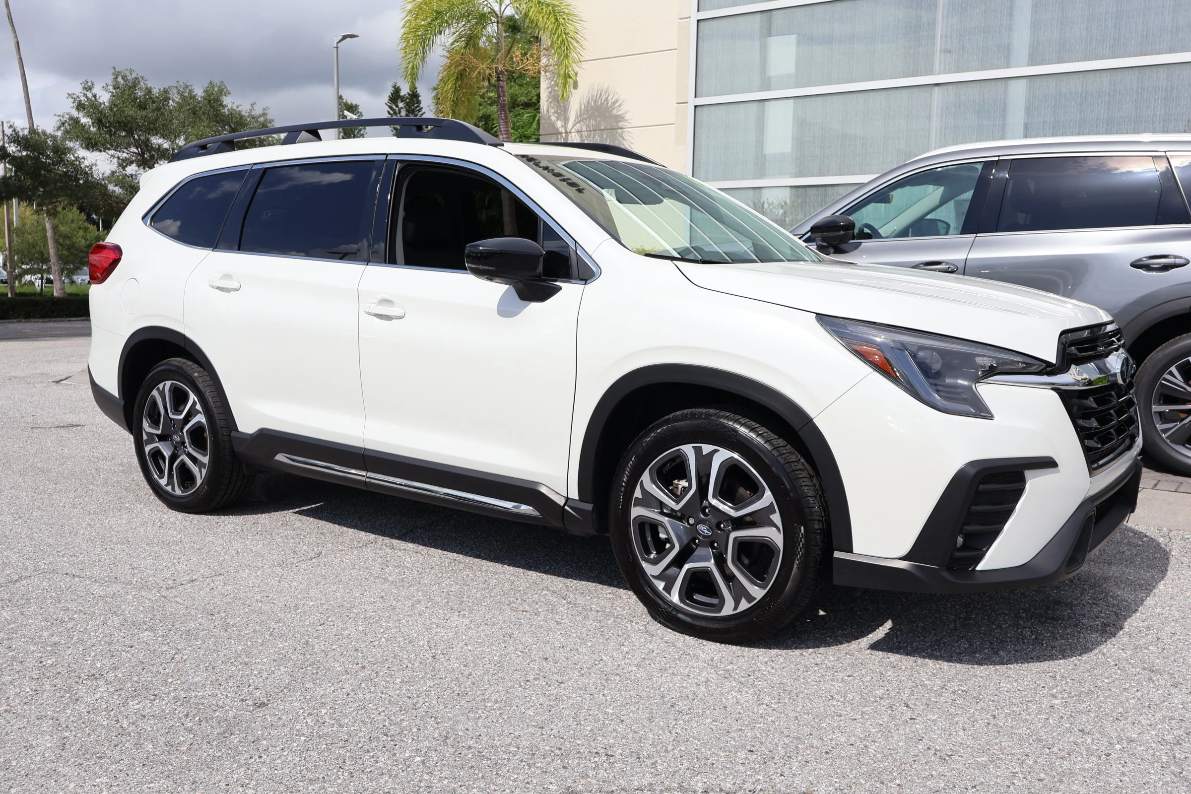 Used 2024 Crystal White Pearl Subaru Limited image 12
