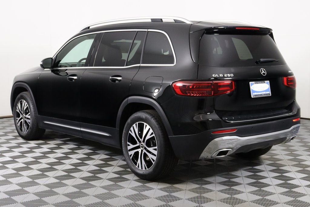 Used 2025 Black Mercedes-Benz GLB 250 image 8