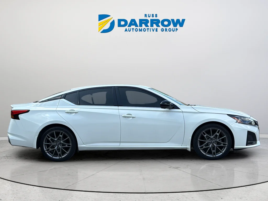 Used 2023 White Nissan 2.0 SR image 6