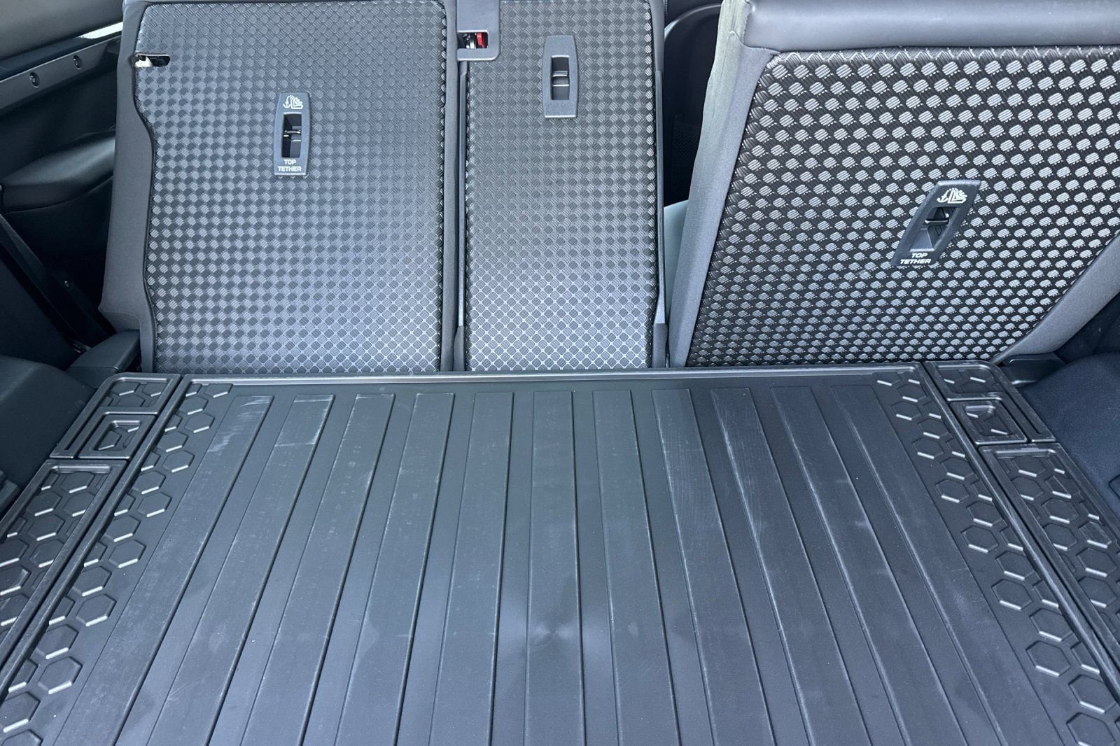 New 2026 Tasman Blue LAND ROVER X-Dynamic SE image 16