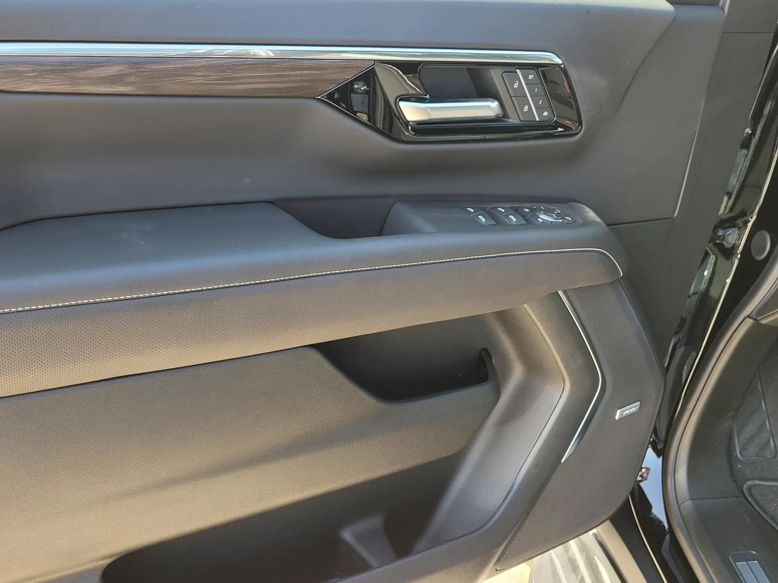 2026 Chevrolet Tahoe Premier - Photo 15