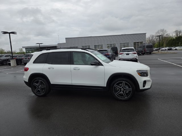 New 2026 Polar White Mercedes-Benz GLB250 image 2