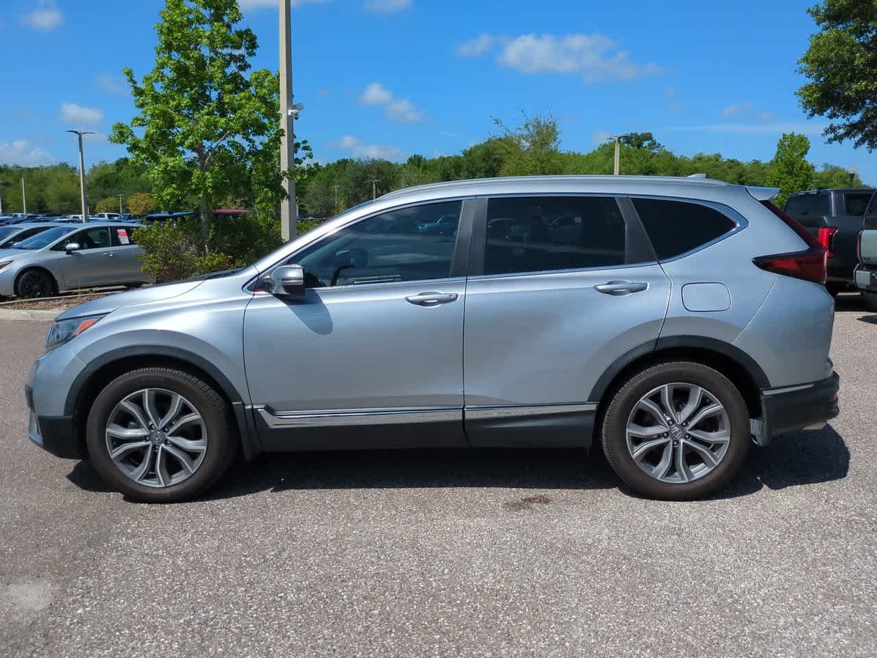 Used 2022 Lunar Silver Metallic Honda Touring image 3