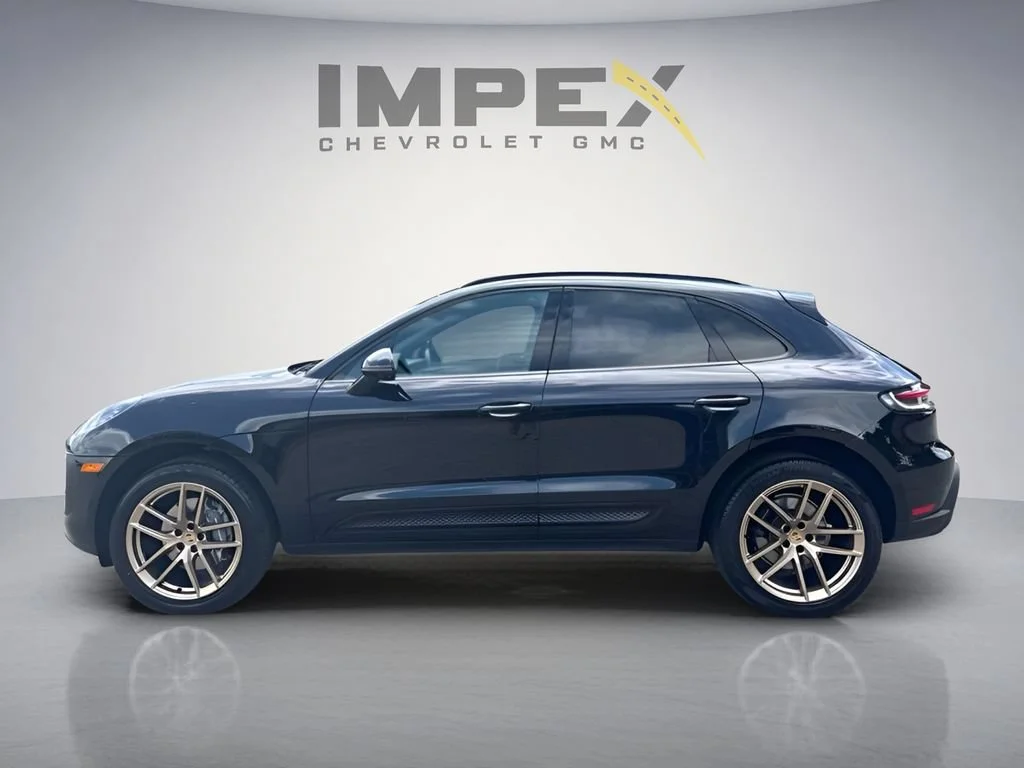 Used 2023  Porsche  image 2