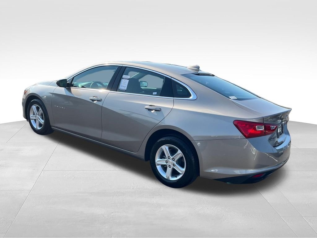 Used 2025 Gray Chevrolet LT image 3