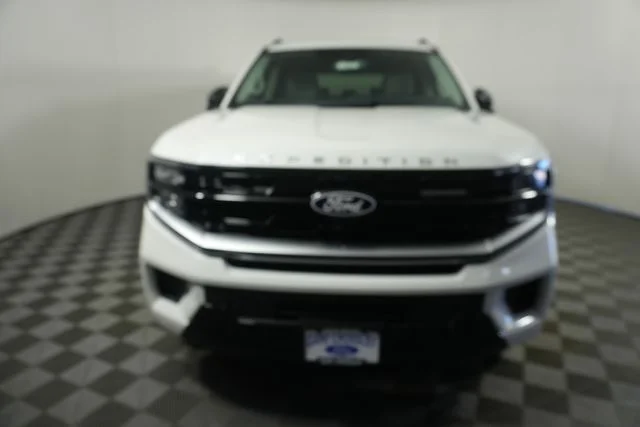New 2027 Star White Metallic Tri-Coat Ford Platinum image 7