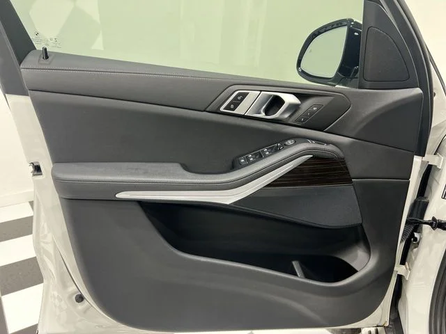Certified Used 2021 White BMW xDrive40i image 21