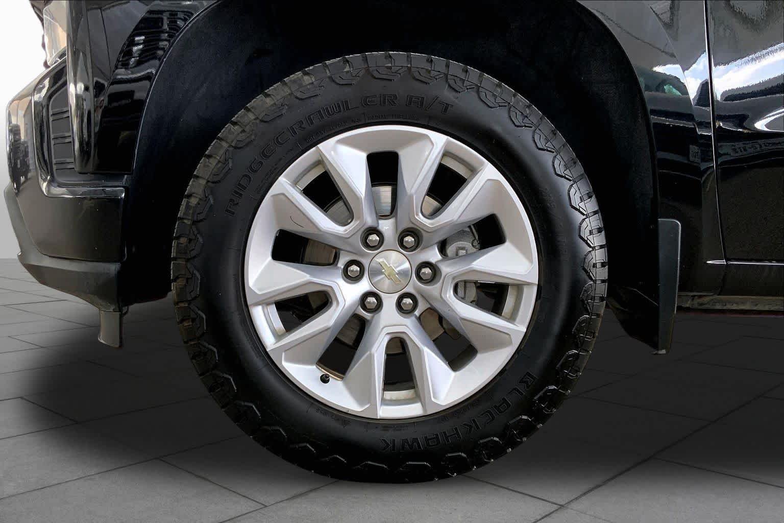 Used 2021 Black Chevrolet Custom image 11