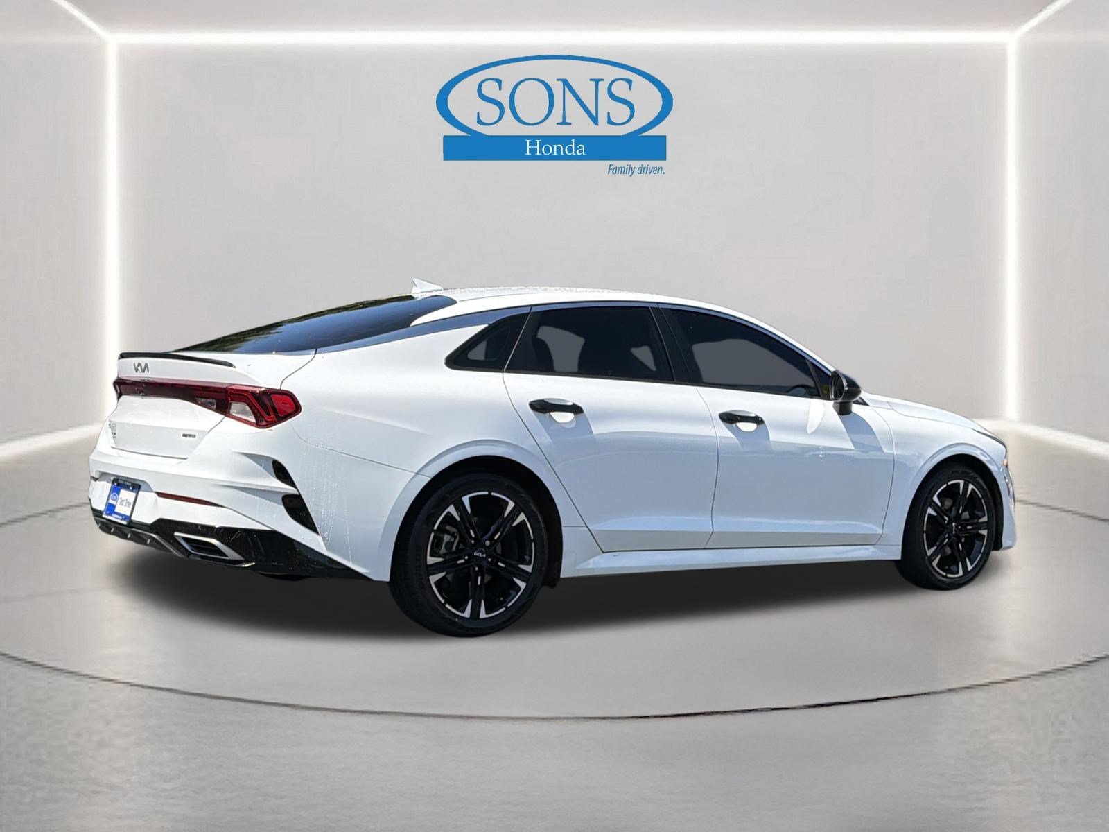Used 2023 Glacial White Pearl Kia GT-Line image 28
