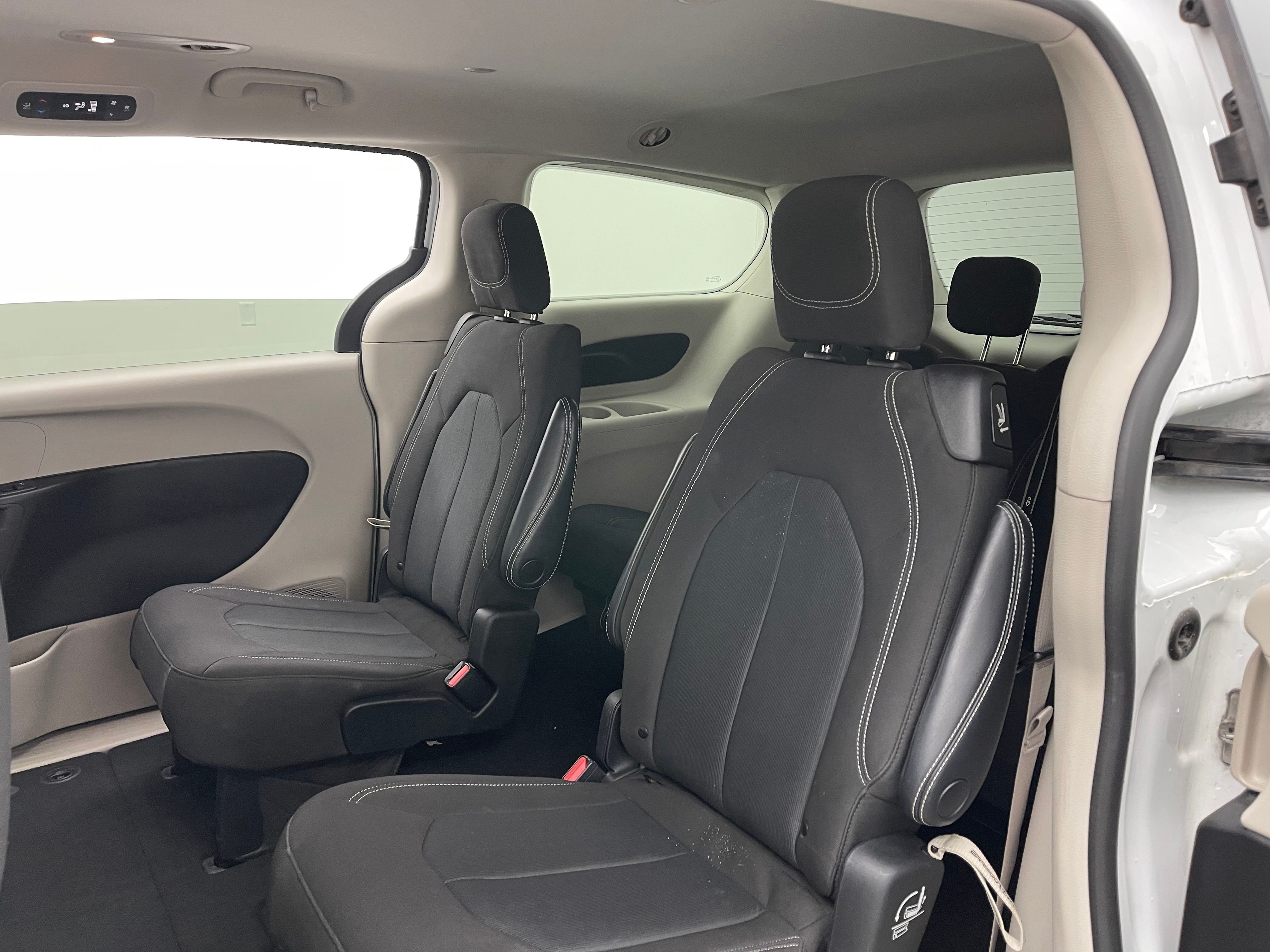 Used 2022 Bright White Clearcoat Chrysler LX image 37