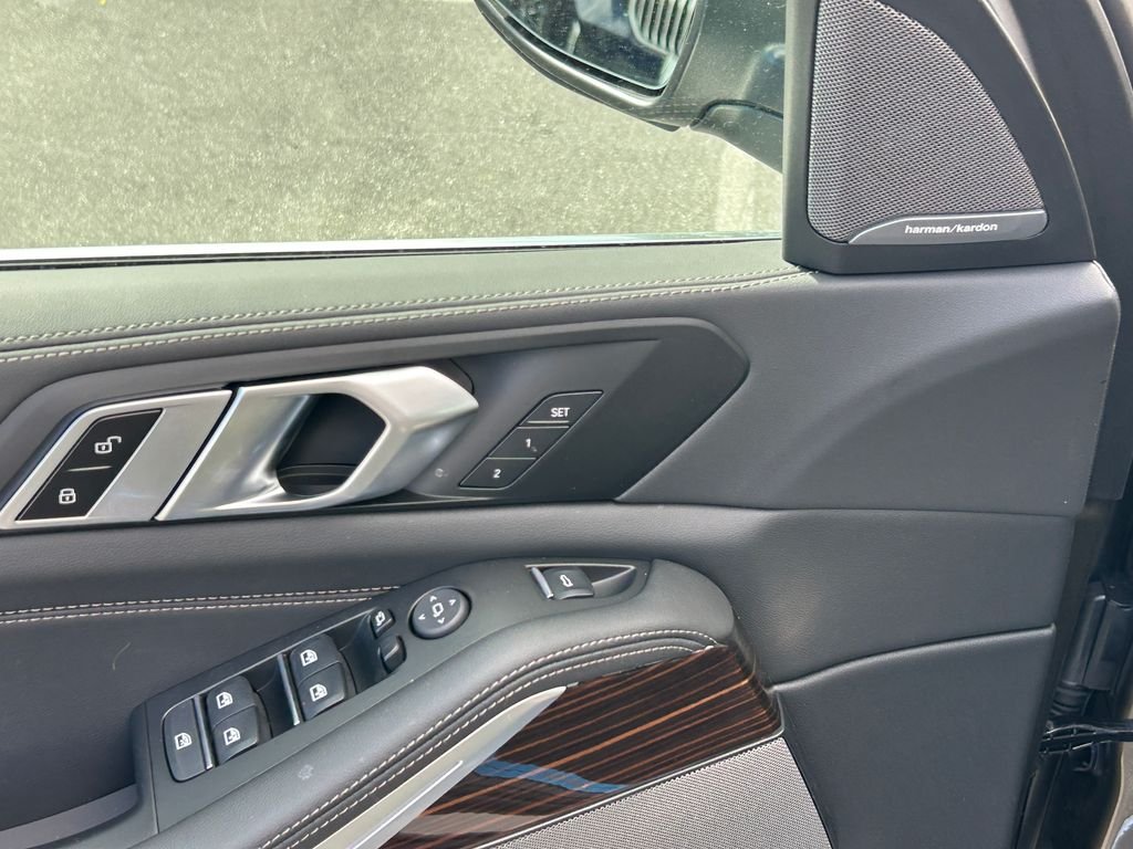 New 2026 Manhattan Green Metallic BMW xDrive50e image 12