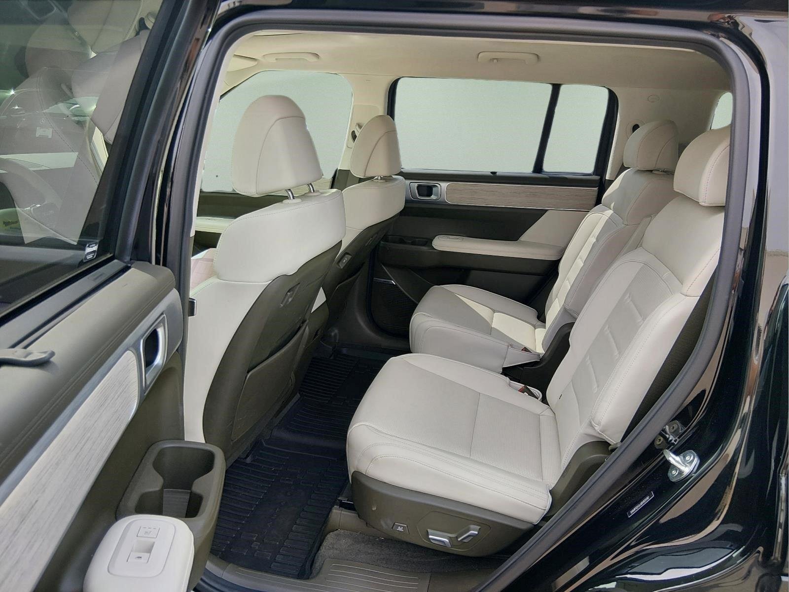 Used 2024 Phantom Black Hyundai Calligraphy image 13