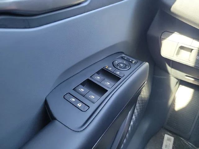 New 2026 Ivory Silver Kia Wind AWD image 28