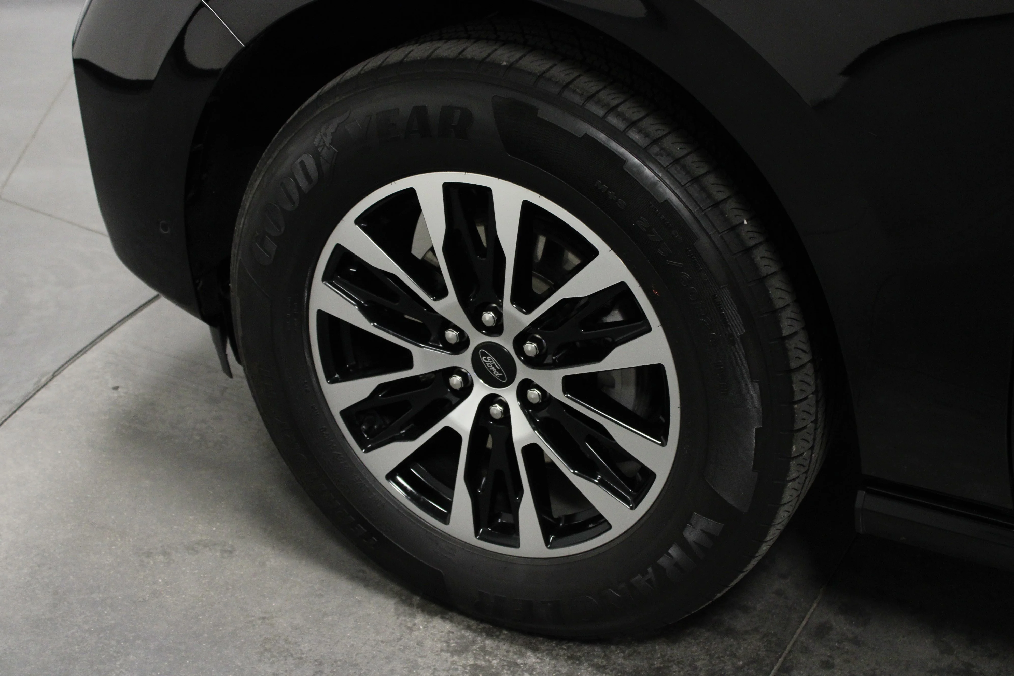 Used 2025 Black Metallic Ford Platinum image 10
