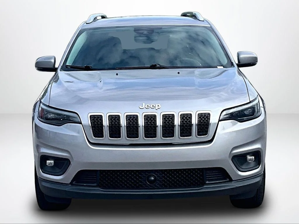 Used 2021 Silver Jeep Latitude Plus image 4