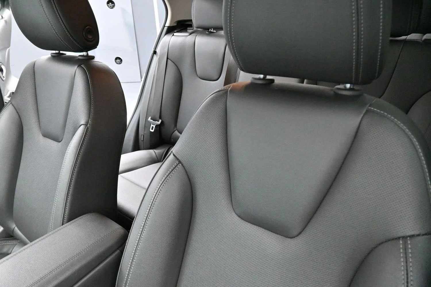 Used 2024  Buick Sport Touring image 14