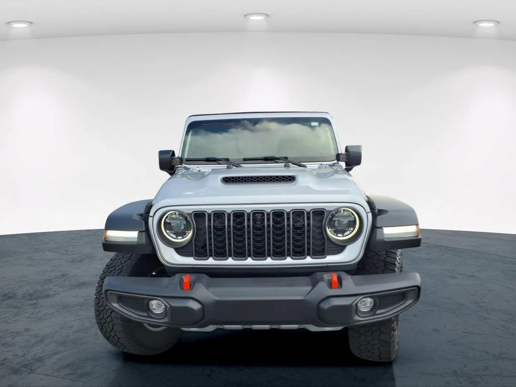Used 2024 Silver Jeep Mojave image 4