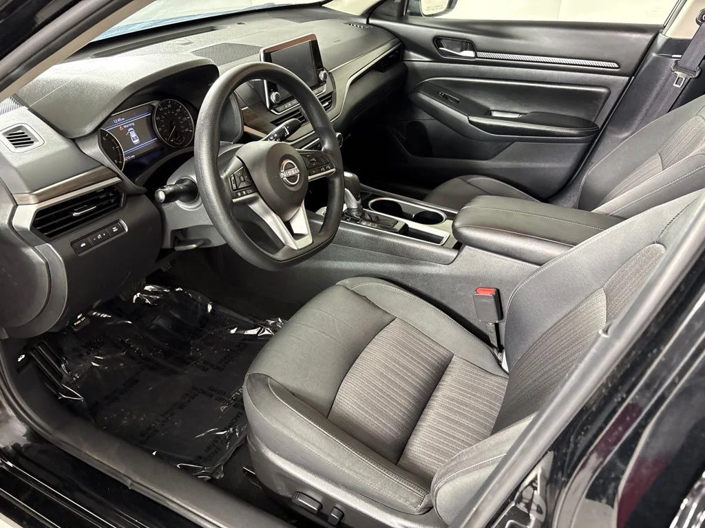 Used 2024 Black Nissan 2.5 SV image 29