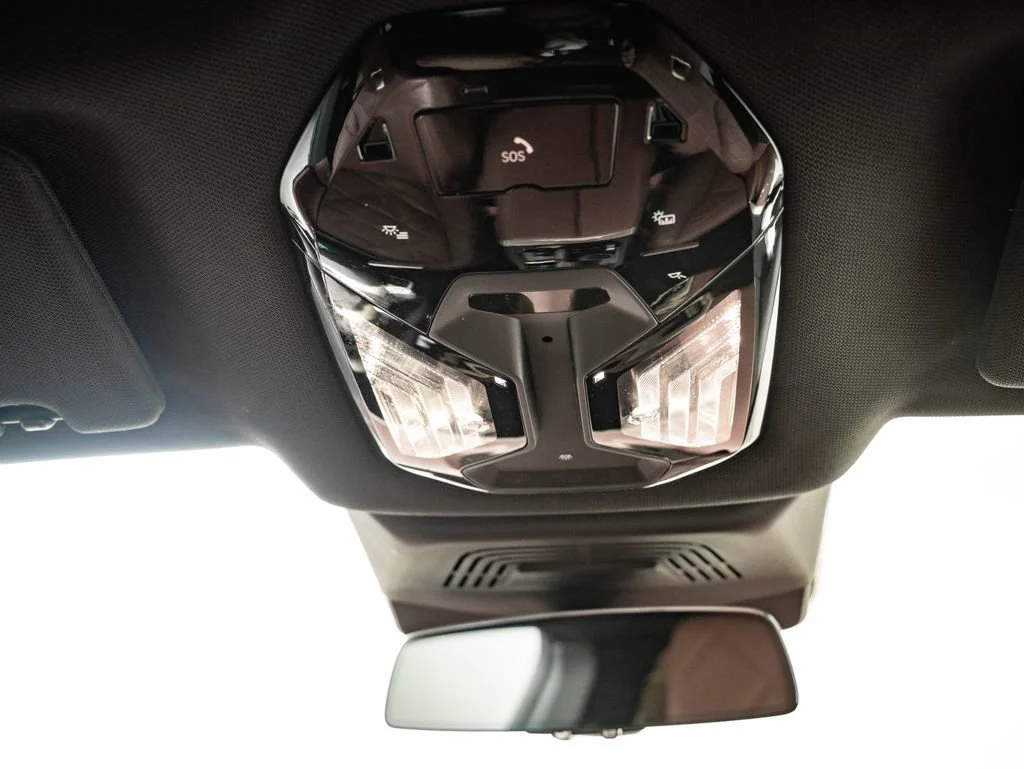 Used 2023 Black Sapphire Metallic BMW xDrive50 image 38