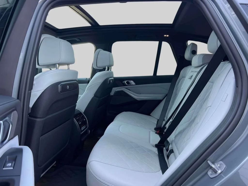 Used 2024 Skyscraper Grey Metallic BMW xDrive40i image 13