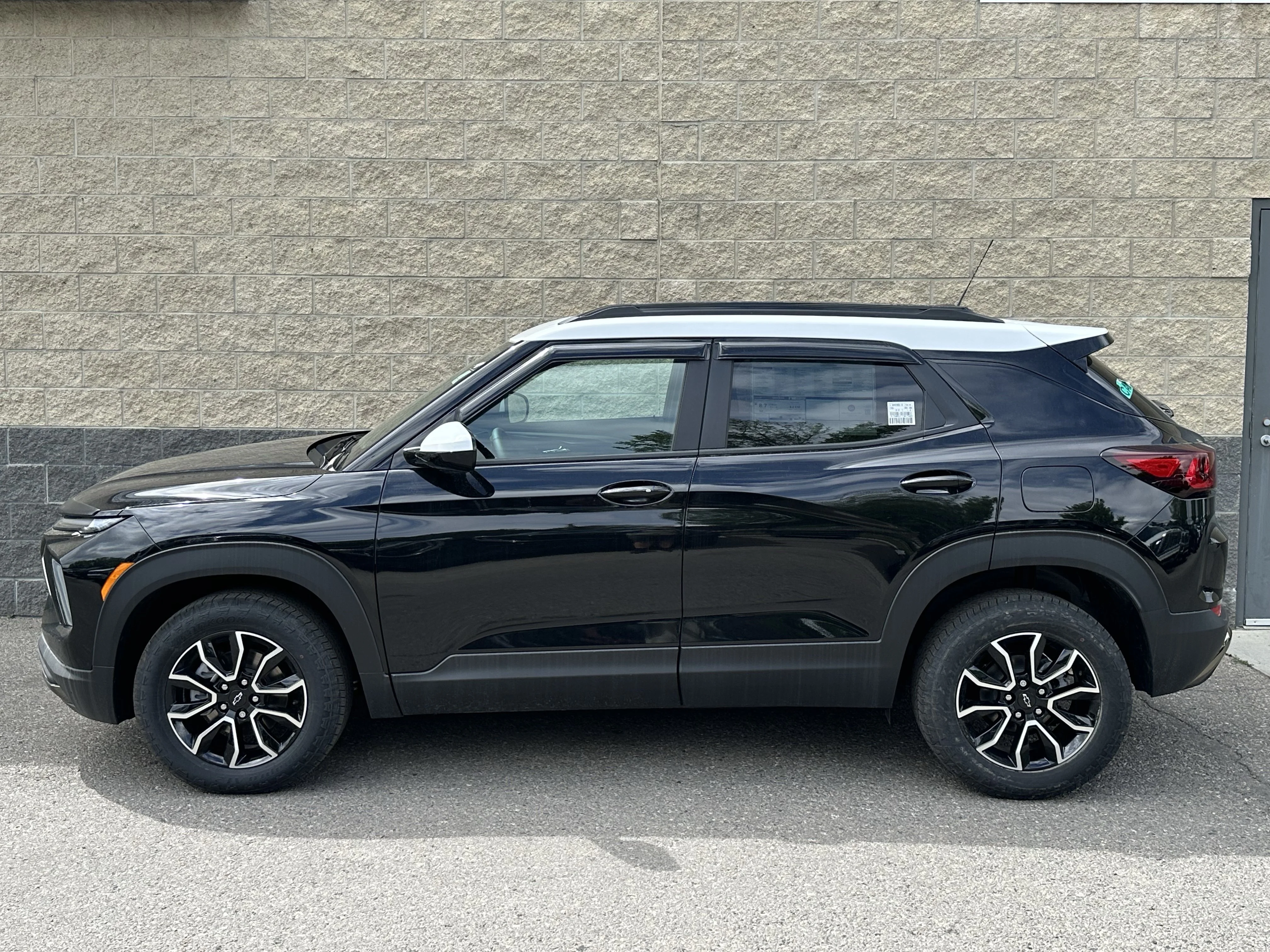 New 2026 Mosaic Black Metallic Chevrolet ACTIV image 3