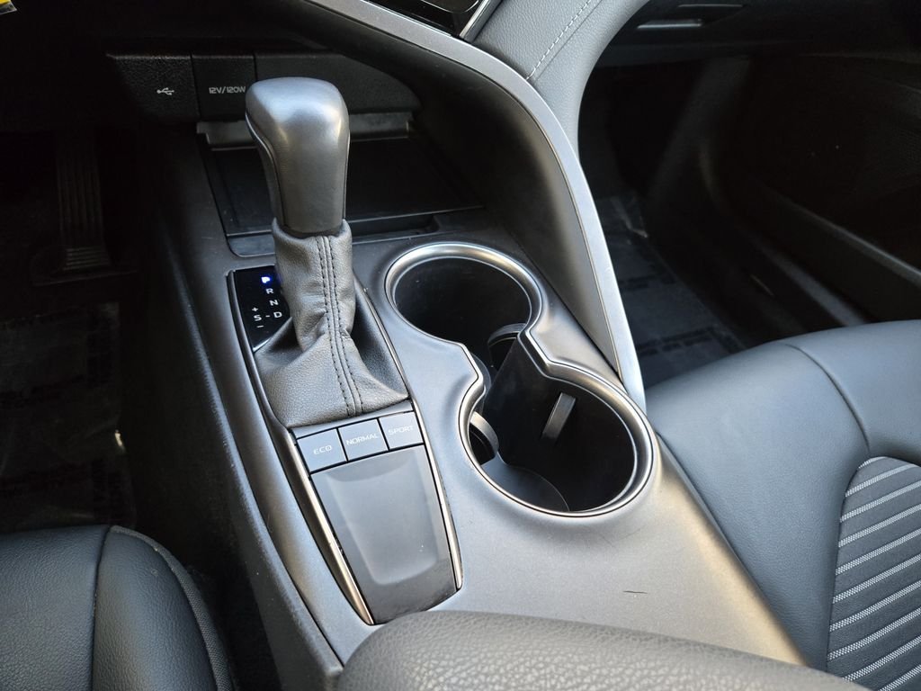 2024 Toyota Camry SE - Photo 14