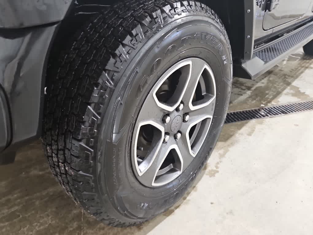 Used 2022 Granite Crystal Metallic Clearcoat Jeep Unlimited Sport S image 11