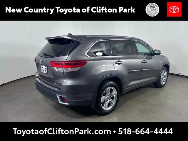 Used 2018 Gray Toyota Limited image 3