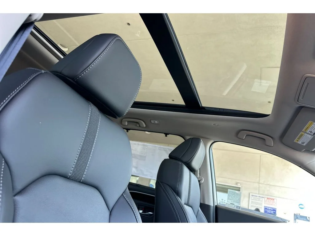 2025 Honda Pilot Touring - Photo 19