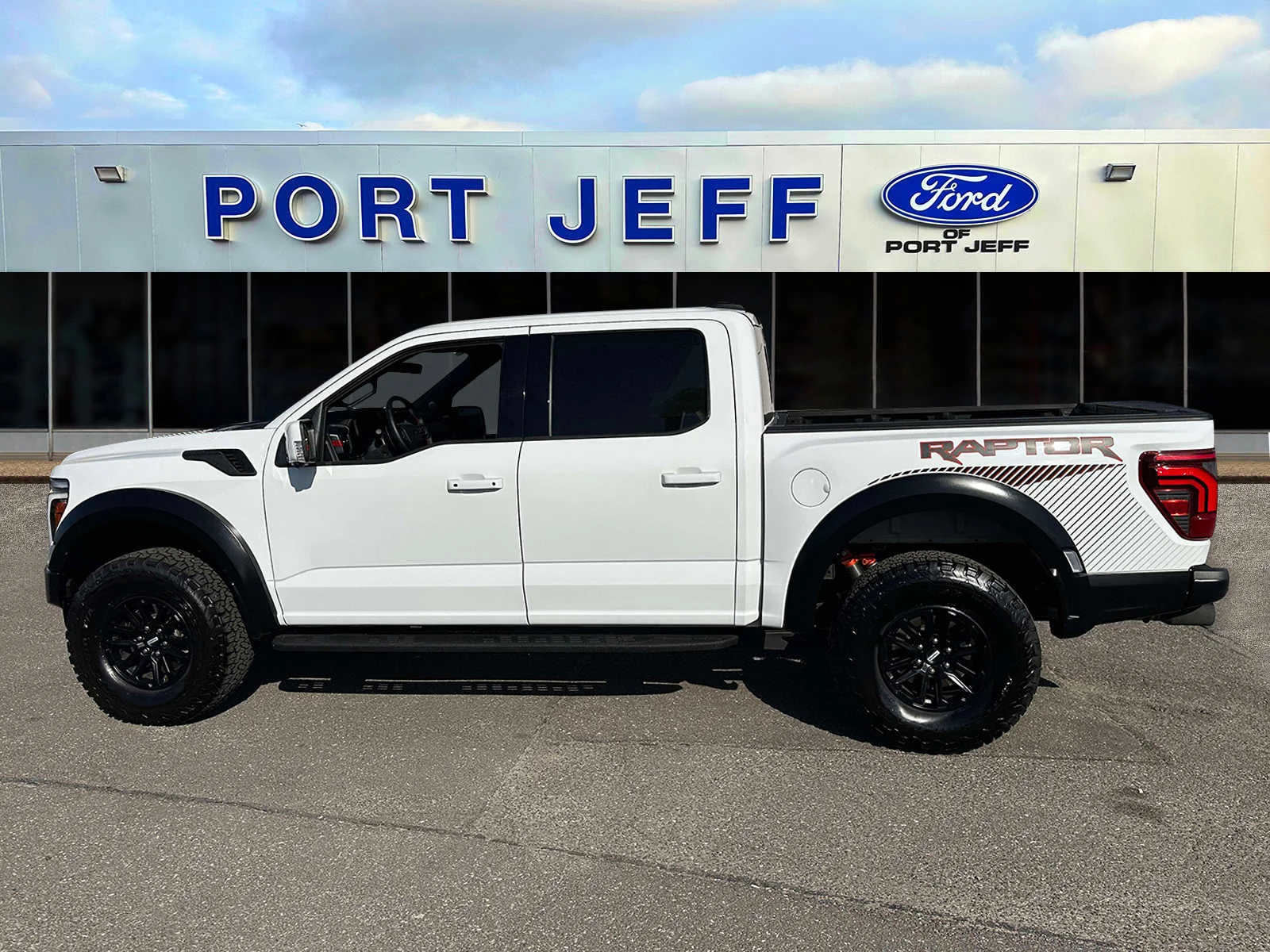 Used 2025 Oxford White Clearcoat Ford Raptor image 9