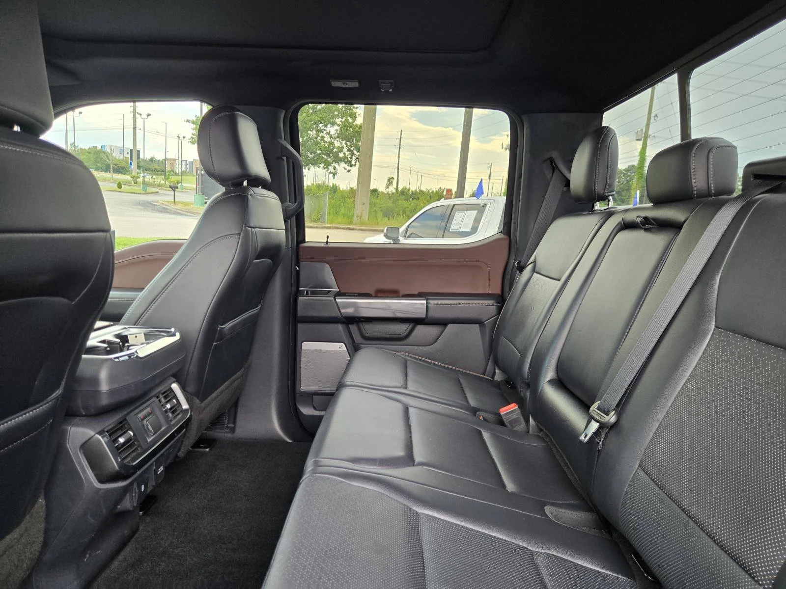 Used 2021 Black Metallic Ford Lariat image 13