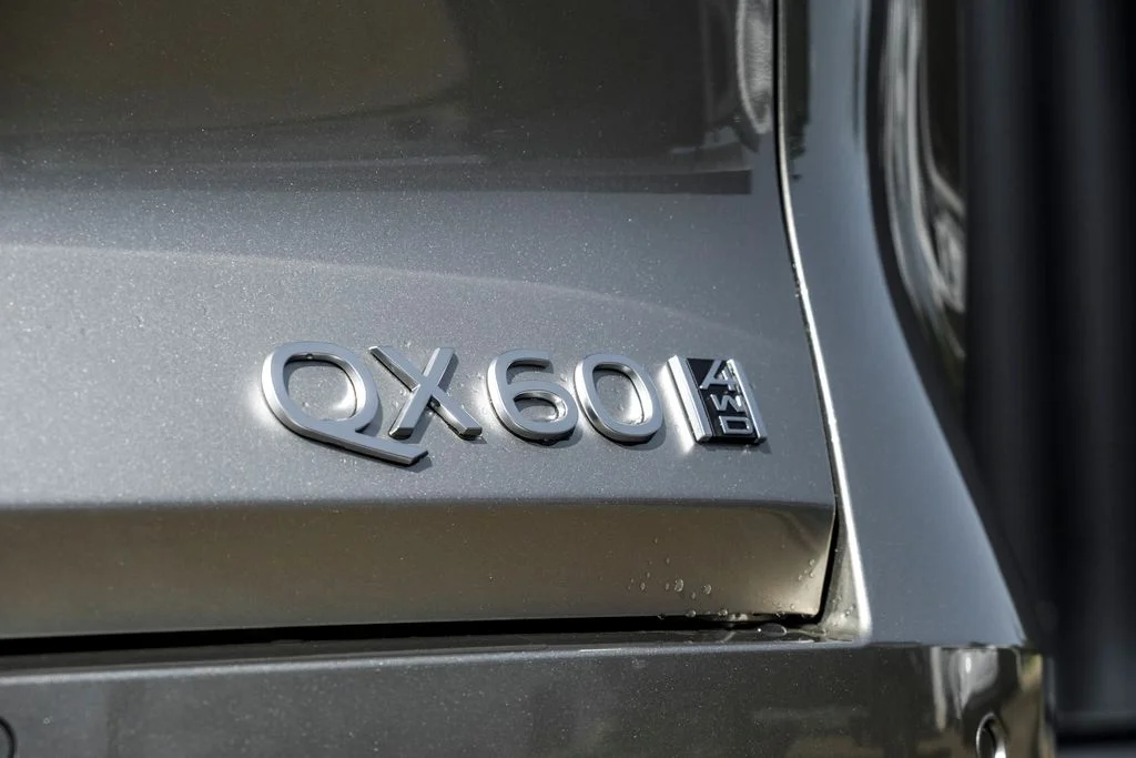 New 2027 WARM TITANIUM INFINITI Luxe AWD image 9