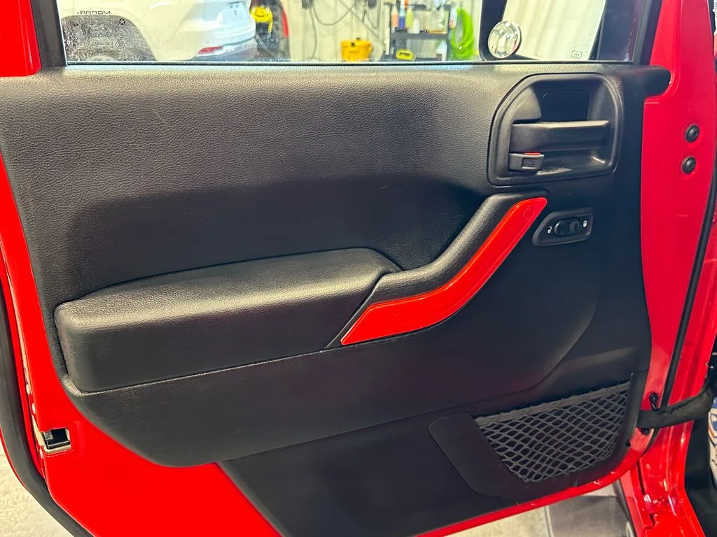 Used 2018 Red Jeep Sahara image 19