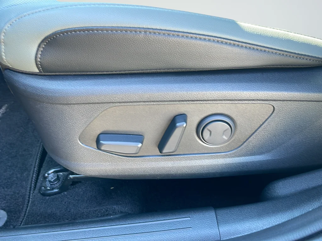 Used 2023 Black Kia X-Line image 17