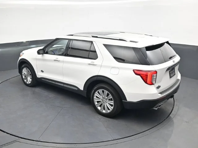 Used 2023 White Metallic Ford King Ranch image 29