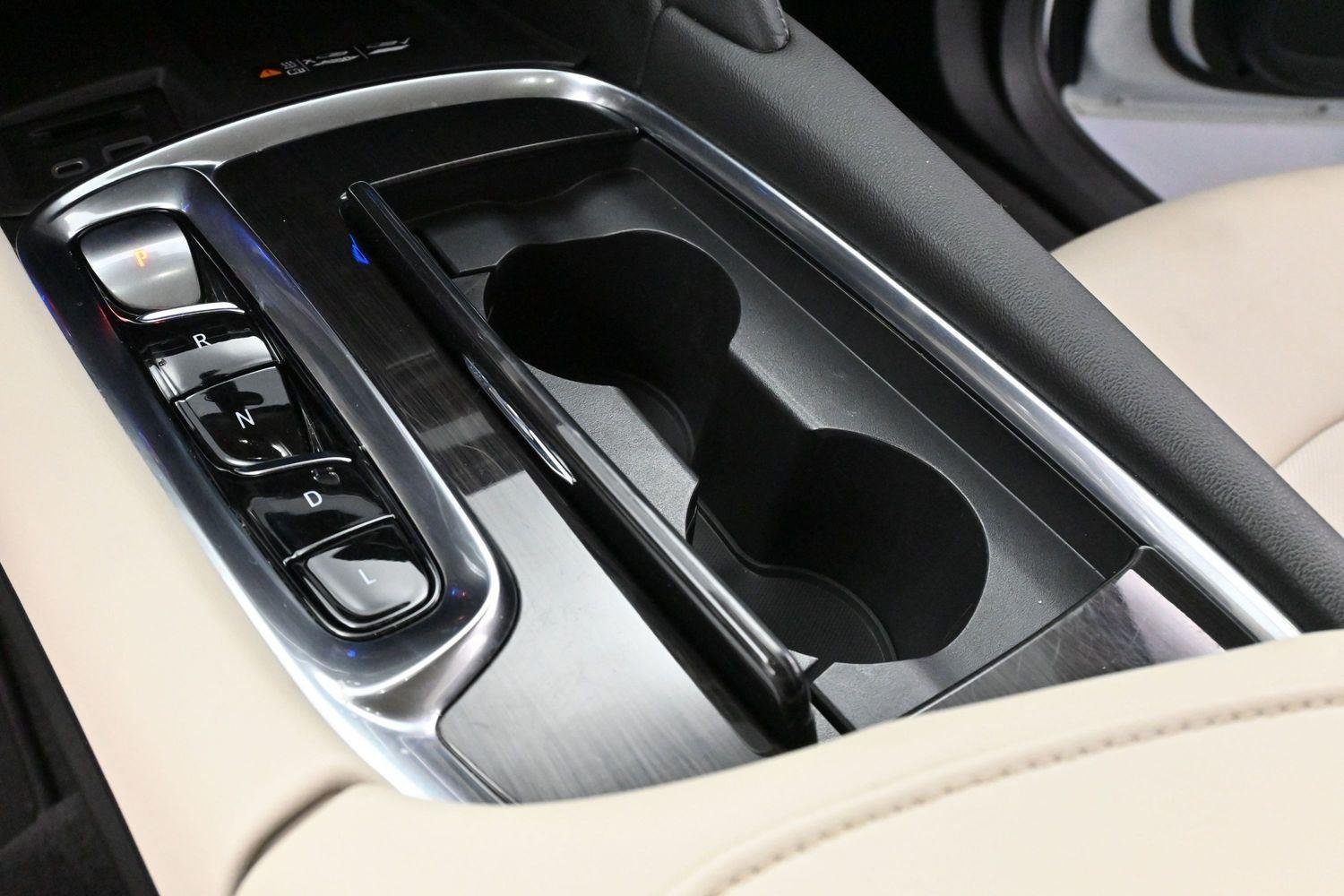 Used 2023 Summit White Buick Essence image 19