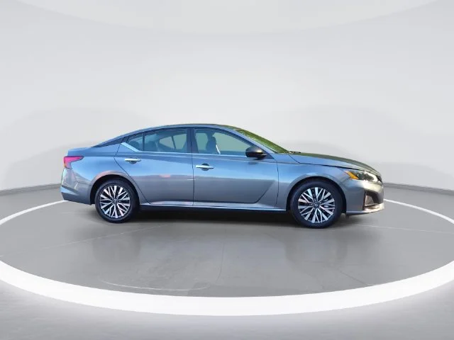 Used 2025 Gray Nissan 2.5 SV image 9
