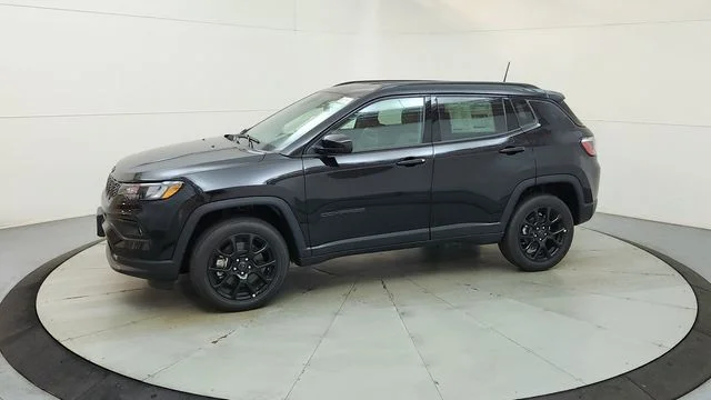 New 2026 Diamond Black Crystal Pearlcoat Jeep Latitude image 5