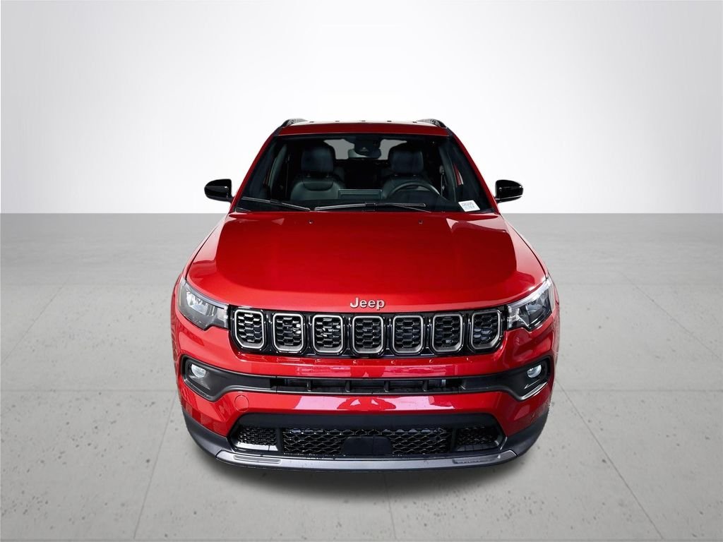 New 2026 Red Hot Pearl-Coat Exterior Paint Jeep Latitude image 3