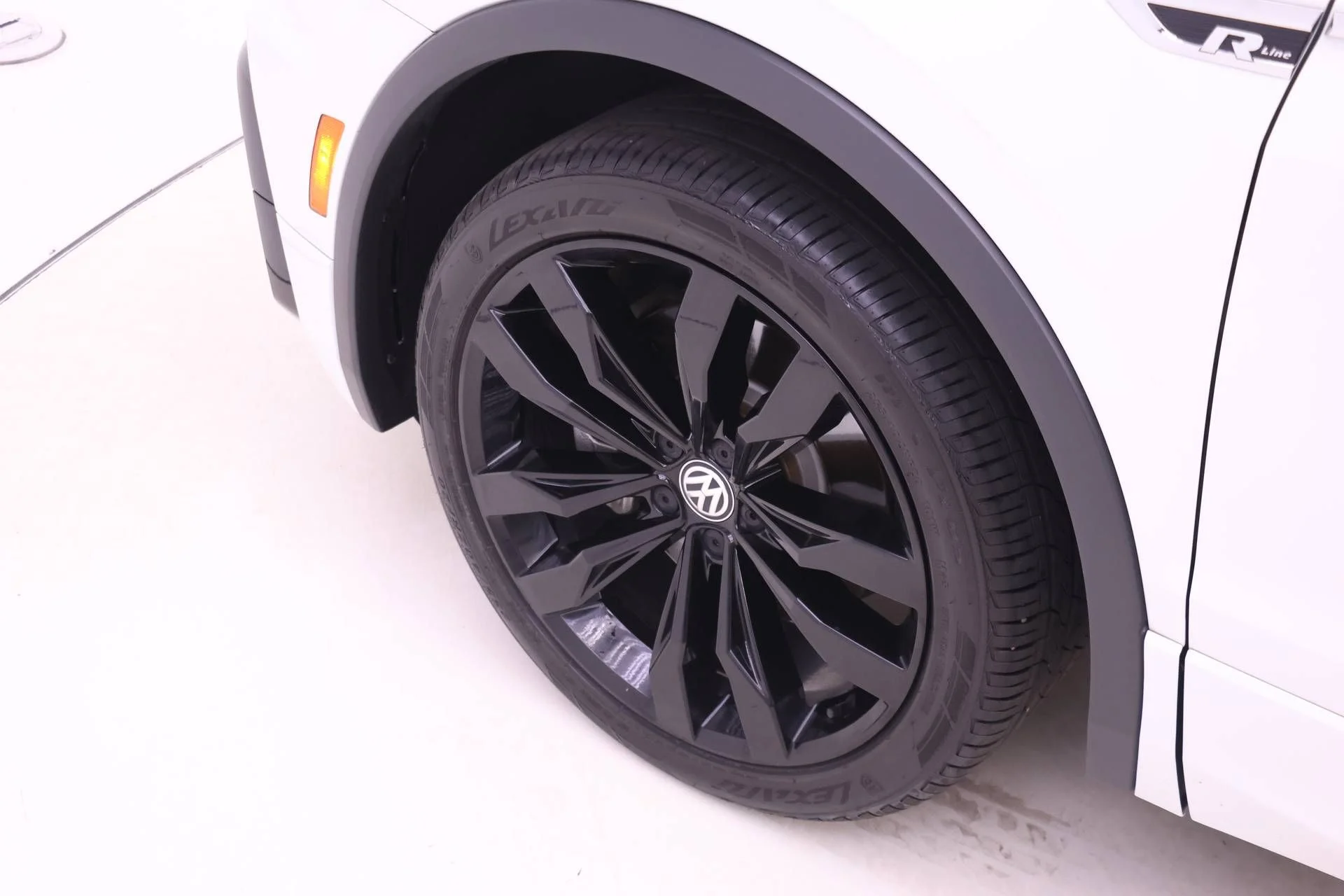 Used 2021 Pure White Volkswagen 2.0T SE R-Line Black image 16