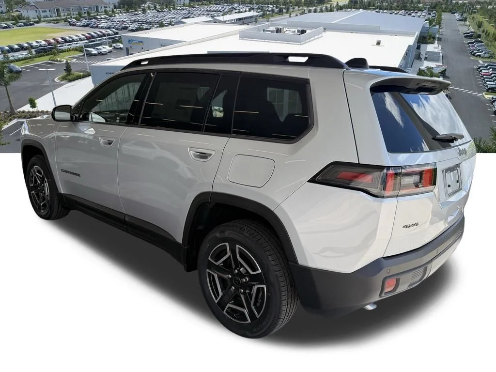 New 2026 Silver Zynith Clear-Coat Exterior Paint Jeep Laredo image 6
