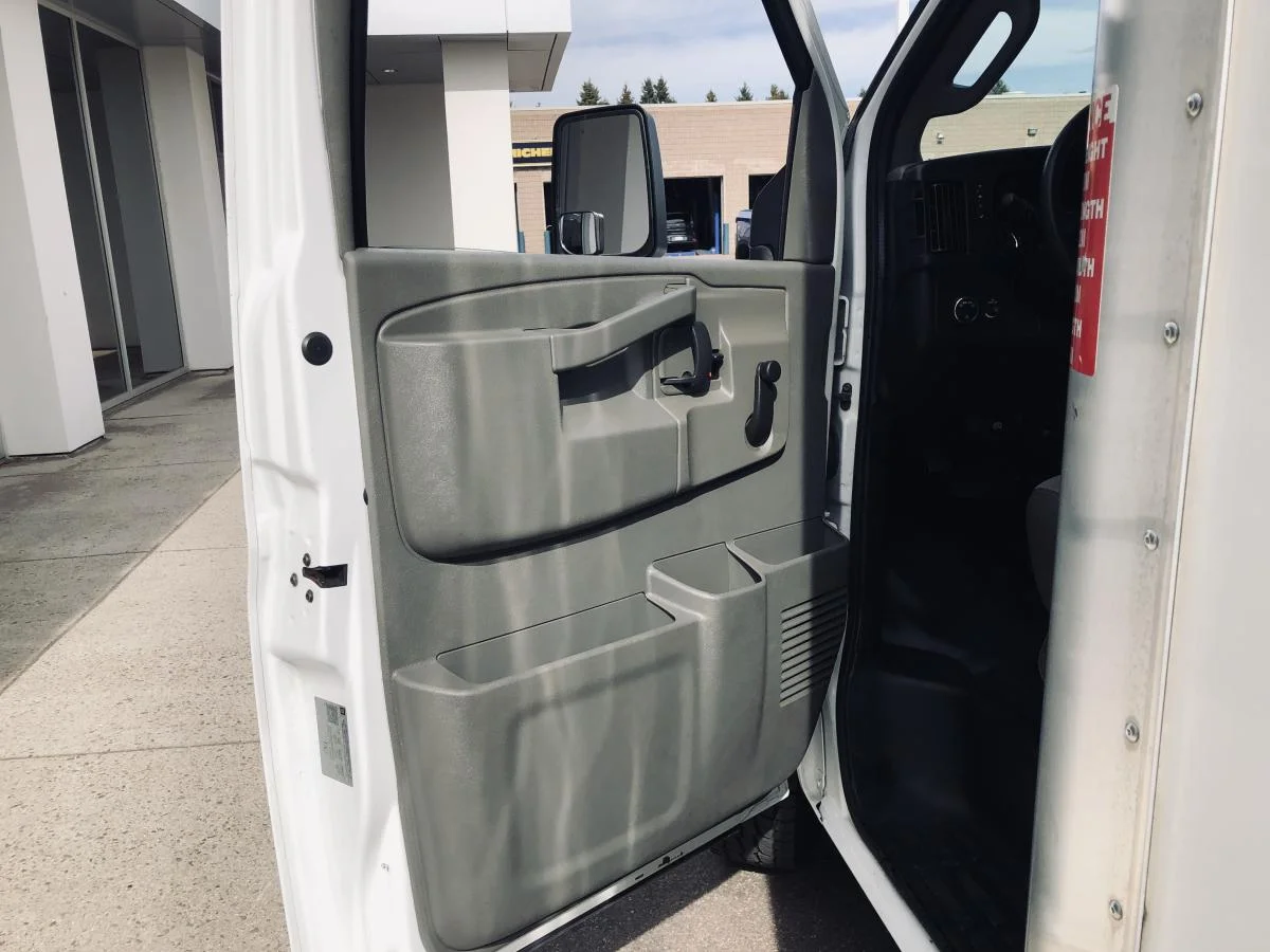 Used 2020 White GMC 4500 Refrigeration Van 159" image 15