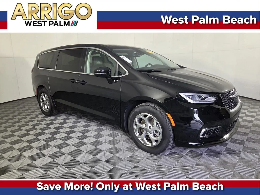 2024 Chrysler Pacifica Limited's photo