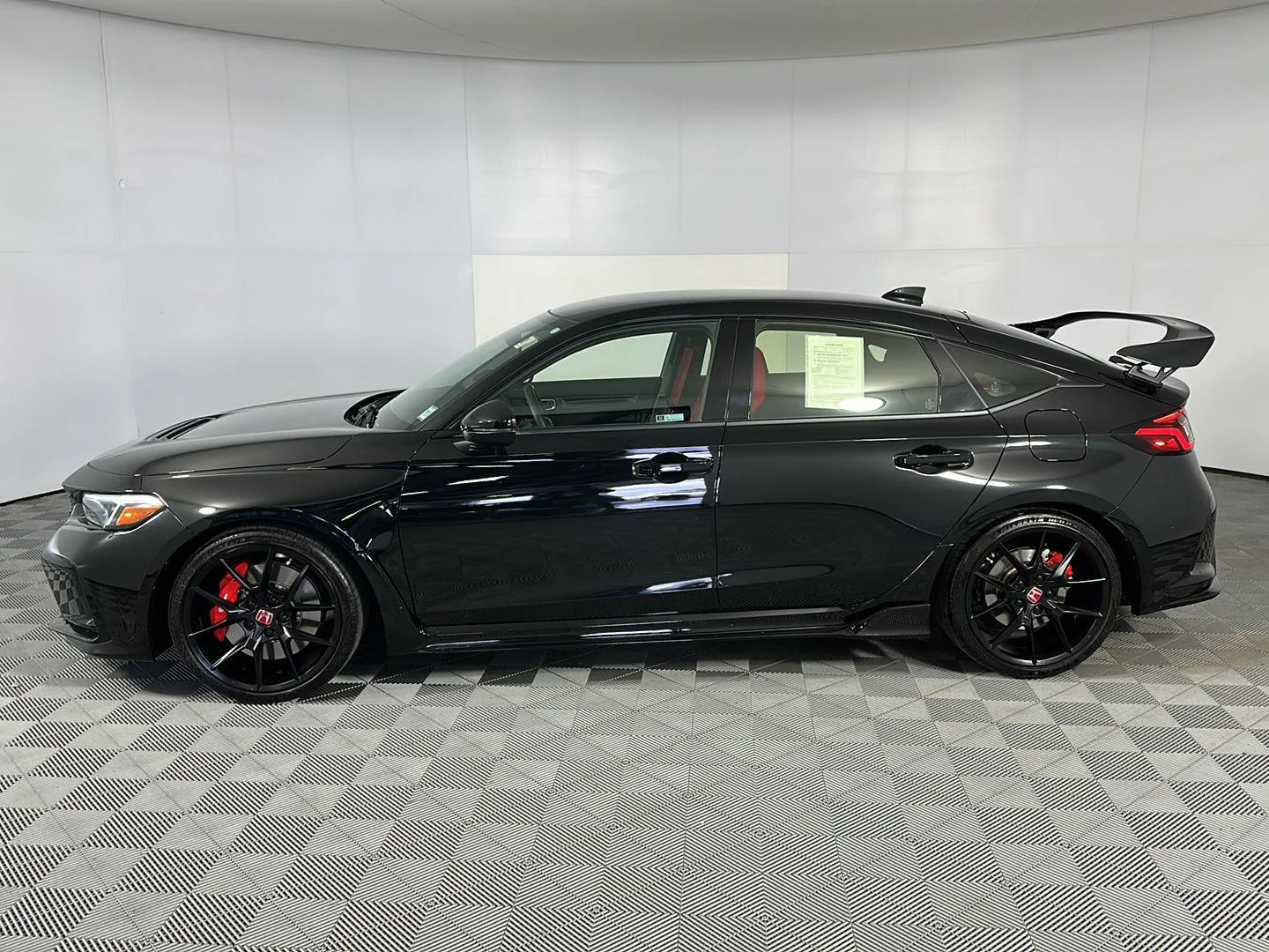 Used 2025 Crystal Black Pearl Honda Type R image 8