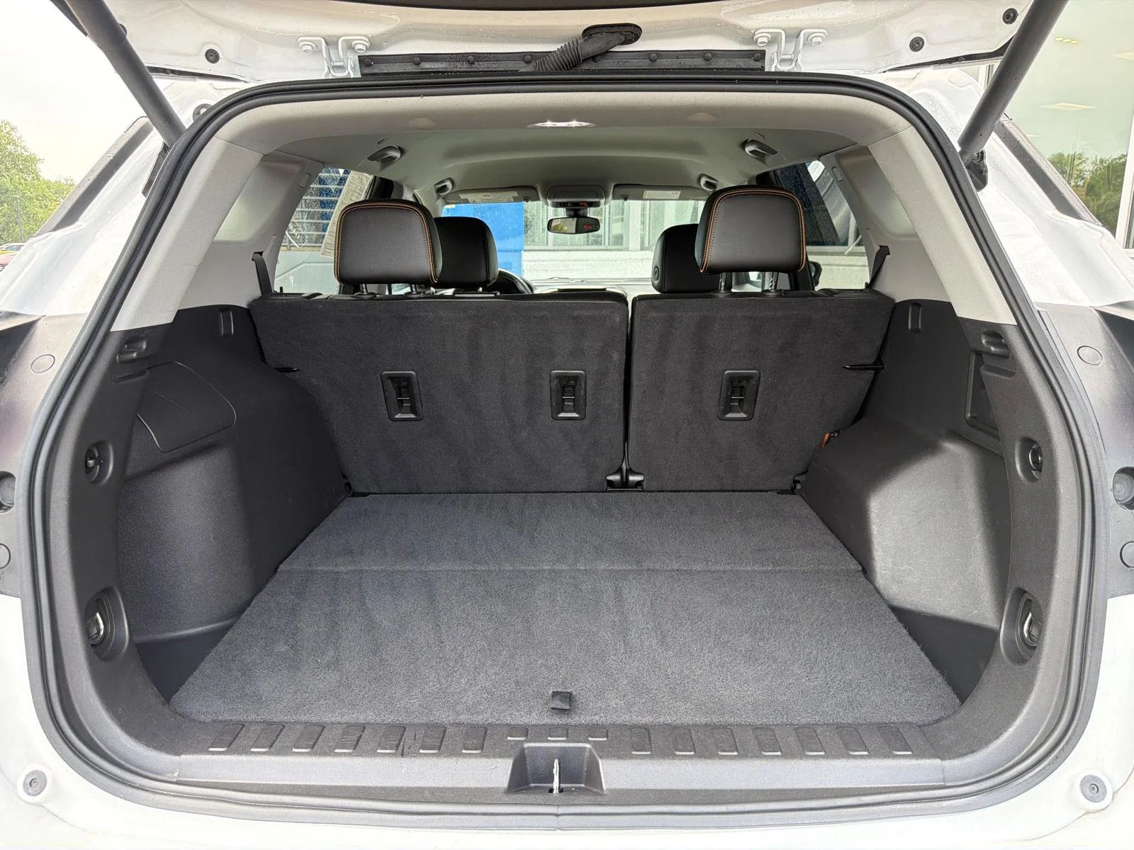 Used 2023 Summit White GMC AT4 image 36