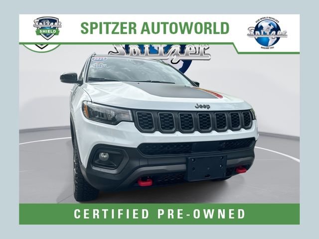 White/off-white 2025 Jeep Compass Trailhawk 4WD SUV / Crossover Four-Wheel Drive