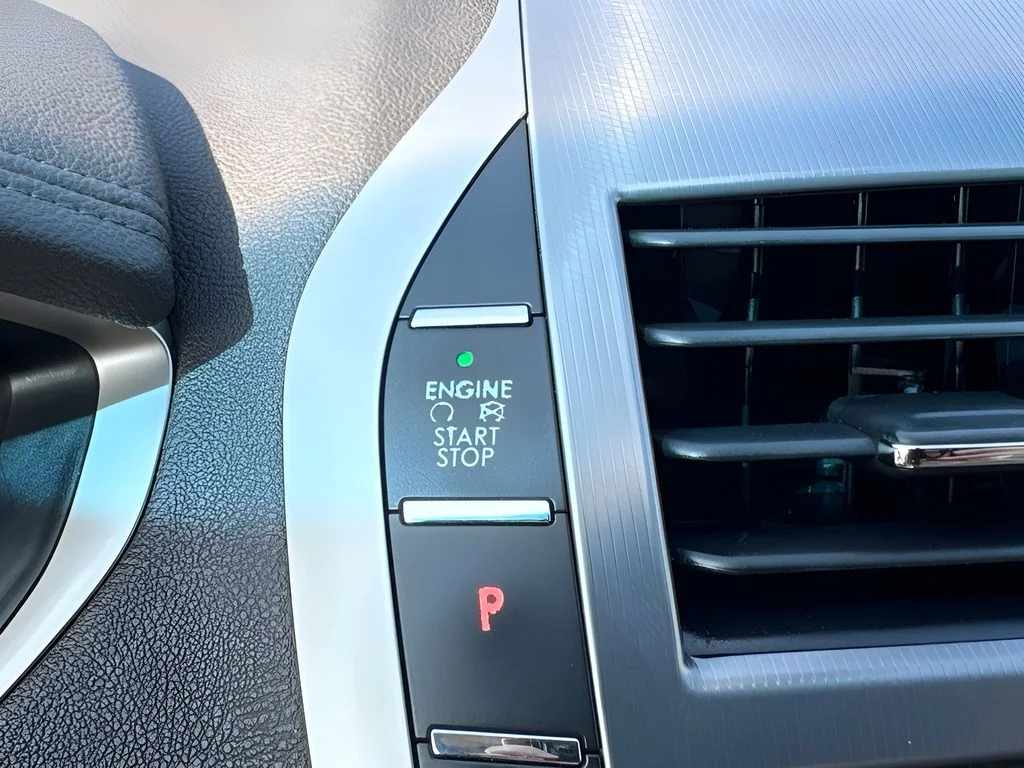 Used 2019 White Lincoln Reserve image 23
