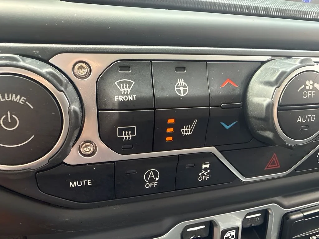 Used 2018 Blue Jeep Unlimited Sahara image 15