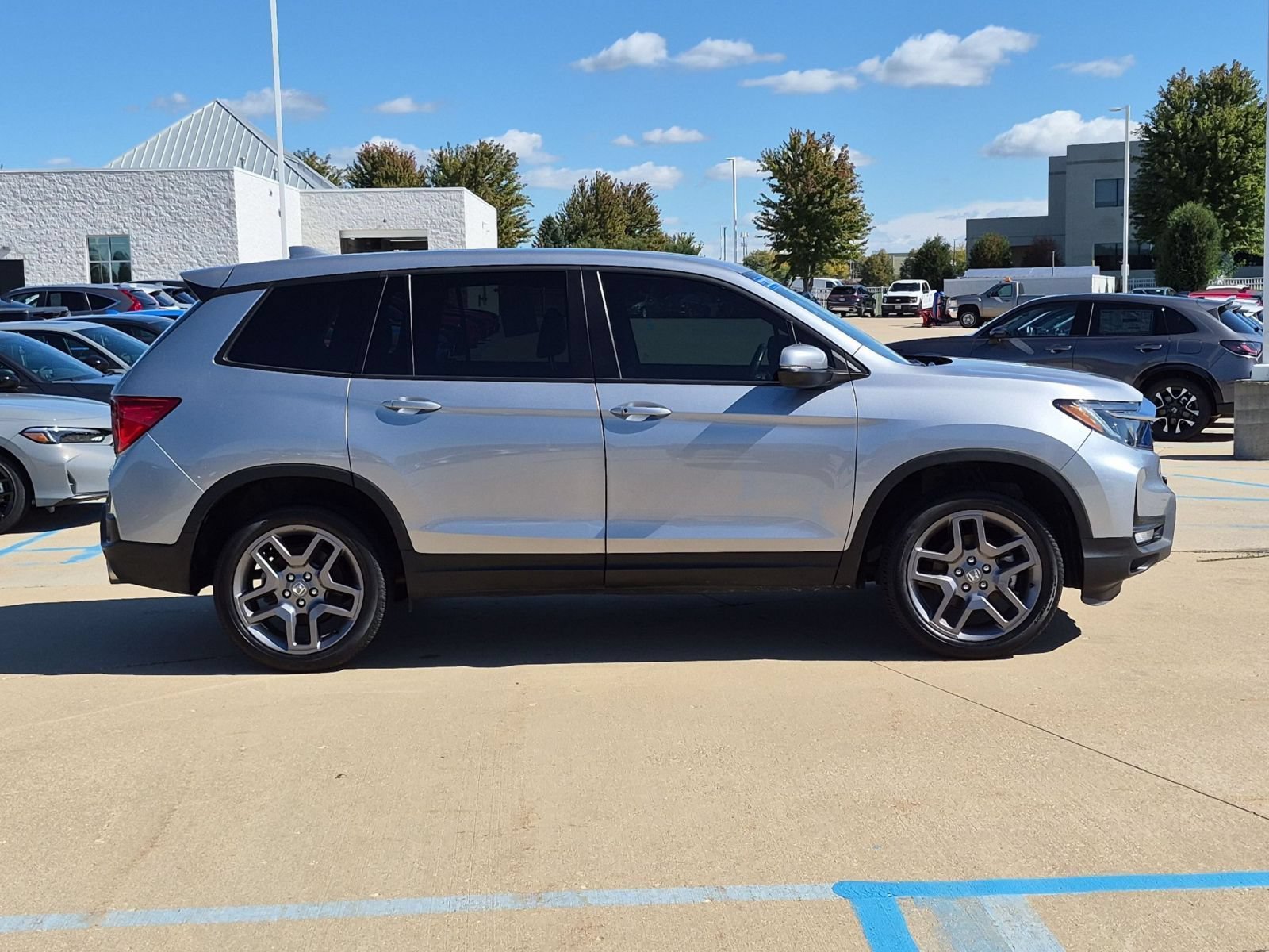 Certified Used 2023 Lunar Silver Metallic Honda EX-L image 5